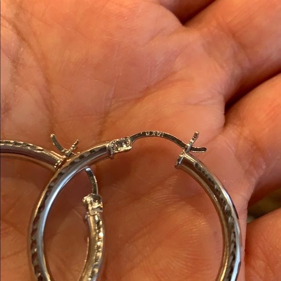 14K White Gold 1.25 inches Hoop Earrings 3mm - Picture 3 of 6